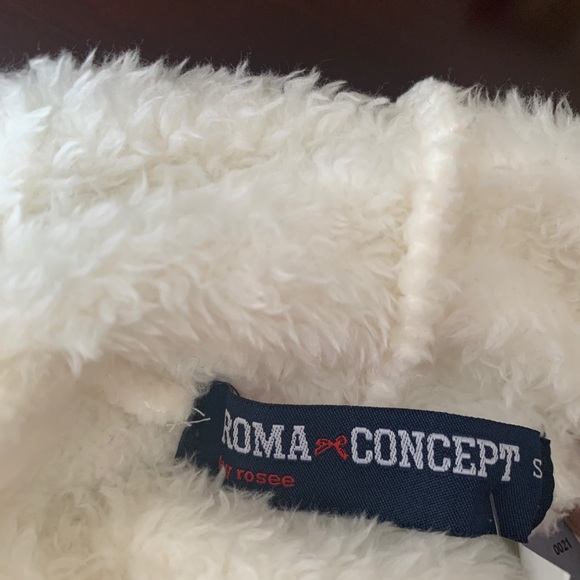 Roma Concept soft fuzzy sweater size Small - Picture 6 of 8